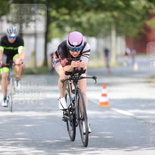11.08.2024 - GEWOBA Citytriathlon Bremen H.Heesch http://msf.ph/oto/6774174 11.08.2024 11:41:38 Radfahren 758, 786, 835, 859, 896, 902, 965, 1020 meine-sportfotos.de