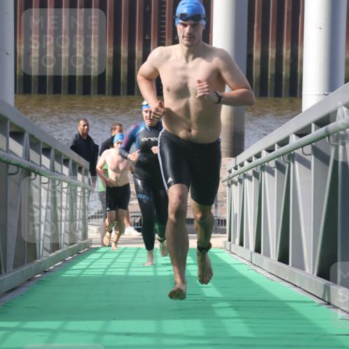 11.08.2024 - GEWOBA Citytriathlon Bremen Lena Gebhardt http://msf.ph/oto/6774178 11.08.2024 10:10:15 Schwimmen 22, 29, 50, 55, 64, 83, 102 meine-sportfotos.de