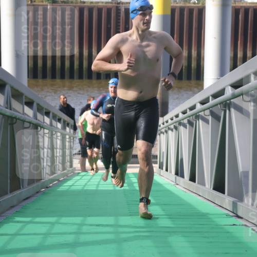 11.08.2024 - GEWOBA Citytriathlon Bremen Lena Gebhardt http://msf.ph/oto/6774184 11.08.2024 10:10:15 Schwimmen 22, 29, 50, 55, 64, 83, 102 meine-sportfotos.de