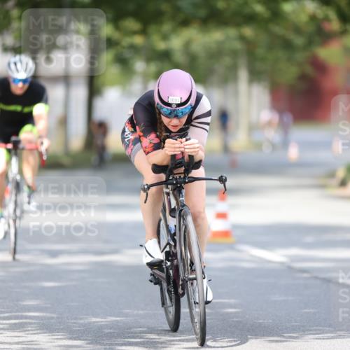 11.08.2024 - GEWOBA Citytriathlon Bremen H.Heesch http://msf.ph/oto/6774185 11.08.2024 11:41:38 Radfahren 758, 786, 835, 859, 896, 902, 965, 1020 meine-sportfotos.de