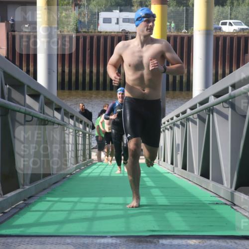 11.08.2024 - GEWOBA Citytriathlon Bremen Lena Gebhardt http://msf.ph/oto/6774192 11.08.2024 10:10:16 Schwimmen 22, 29, 50, 55, 64, 102 meine-sportfotos.de