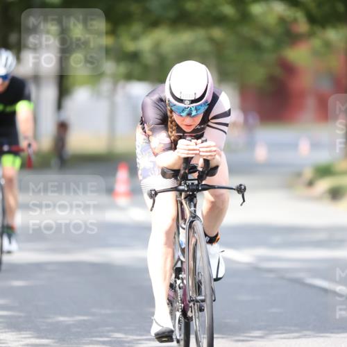 11.08.2024 - GEWOBA Citytriathlon Bremen H.Heesch http://msf.ph/oto/6774200 11.08.2024 11:41:38 Radfahren 758, 786, 835, 859, 896, 902, 965, 1020 meine-sportfotos.de