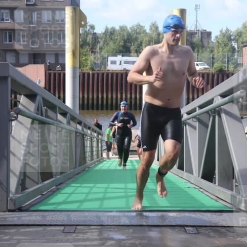 11.08.2024 - GEWOBA Citytriathlon Bremen Lena Gebhardt http://msf.ph/oto/6774207 11.08.2024 10:10:17 Schwimmen 22, 29, 50, 55, 64, 102, 116 meine-sportfotos.de