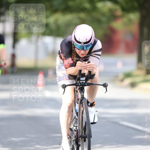 11.08.2024 - GEWOBA Citytriathlon Bremen H.Heesch http://msf.ph/oto/6774208 11.08.2024 11:41:38 Radfahren 758, 786, 835, 859, 896, 902, 965, 1020 meine-sportfotos.de