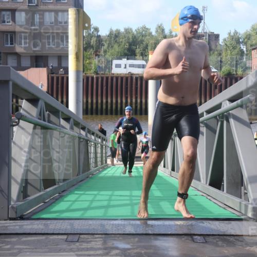 11.08.2024 - GEWOBA Citytriathlon Bremen Lena Gebhardt http://msf.ph/oto/6774211 11.08.2024 10:10:17 Schwimmen 22, 29, 50, 55, 64, 102, 116 meine-sportfotos.de