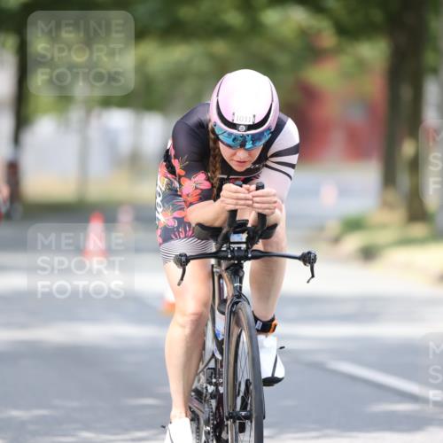 11.08.2024 - GEWOBA Citytriathlon Bremen H.Heesch http://msf.ph/oto/6774212 11.08.2024 11:41:38 Radfahren 758, 786, 835, 859, 896, 902, 965, 1020 meine-sportfotos.de