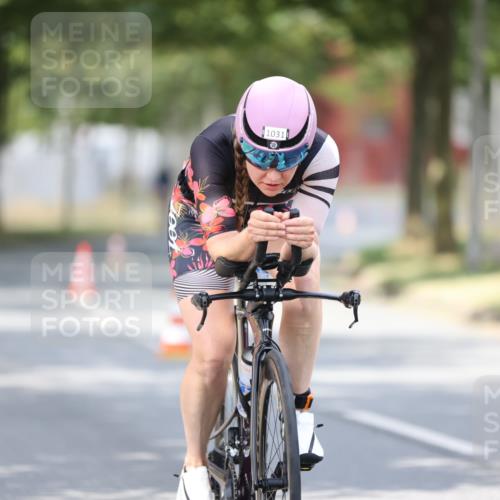 11.08.2024 - GEWOBA Citytriathlon Bremen H.Heesch http://msf.ph/oto/6774215 11.08.2024 11:41:38 Radfahren 758, 786, 835, 859, 896, 902, 965, 1020 meine-sportfotos.de