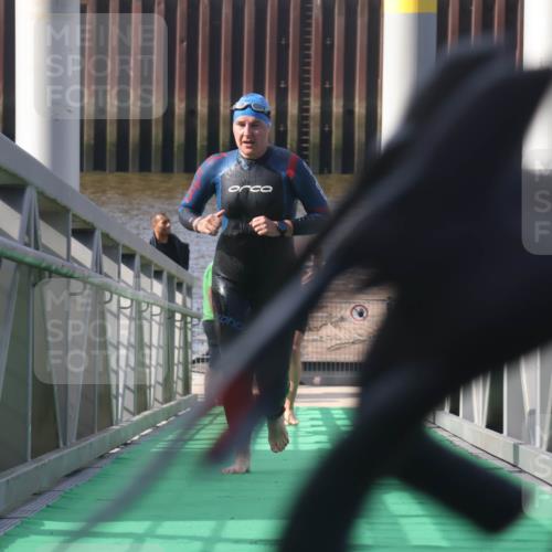 11.08.2024 - GEWOBA Citytriathlon Bremen Lena Gebhardt http://msf.ph/oto/6774219 11.08.2024 10:10:18 Schwimmen 22, 29, 50, 102, 116 meine-sportfotos.de