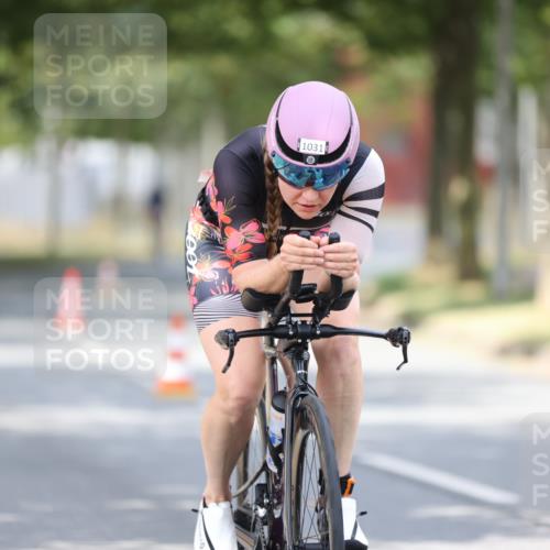11.08.2024 - GEWOBA Citytriathlon Bremen H.Heesch http://msf.ph/oto/6774222 11.08.2024 11:41:38 Radfahren 758, 786, 835, 859, 896, 902, 965, 1020 meine-sportfotos.de