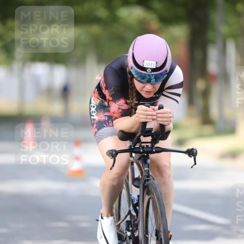 11.08.2024 - GEWOBA Citytriathlon Bremen H.Heesch http://msf.ph/oto/6774226 11.08.2024 11:41:38 Radfahren 758, 786, 835, 859, 896, 902, 965, 1020 meine-sportfotos.de