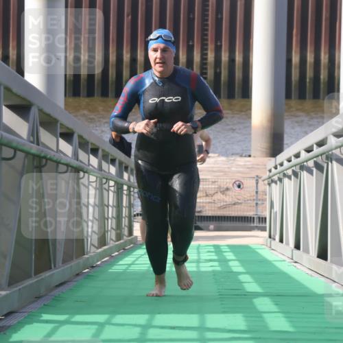 11.08.2024 - GEWOBA Citytriathlon Bremen Lena Gebhardt http://msf.ph/oto/6774228 11.08.2024 10:10:18 Schwimmen 22, 29, 50, 102, 116 meine-sportfotos.de