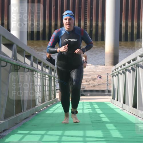 11.08.2024 - GEWOBA Citytriathlon Bremen Lena Gebhardt http://msf.ph/oto/6774232 11.08.2024 10:10:19 Schwimmen 22, 29, 50, 102, 116 meine-sportfotos.de