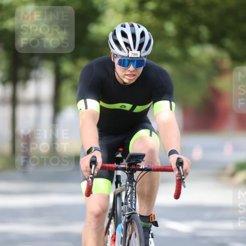 11.08.2024 - GEWOBA Citytriathlon Bremen H.Heesch http://msf.ph/oto/6774238 11.08.2024 11:41:39 Radfahren 758, 786, 835, 859, 902, 965, 1020 meine-sportfotos.de