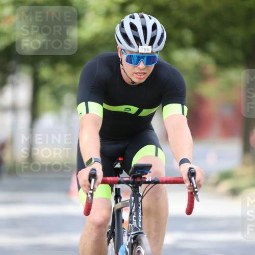 11.08.2024 - GEWOBA Citytriathlon Bremen H.Heesch http://msf.ph/oto/6774246 11.08.2024 11:41:39 Radfahren 758, 786, 835, 859, 902, 965, 1020 meine-sportfotos.de
