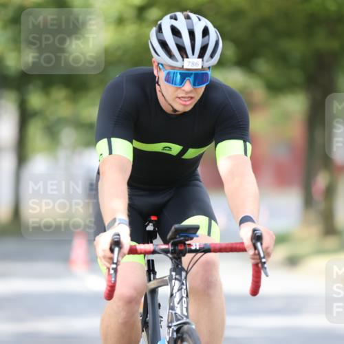 11.08.2024 - GEWOBA Citytriathlon Bremen H.Heesch http://msf.ph/oto/6774251 11.08.2024 11:41:39 Radfahren 758, 786, 835, 859, 902, 965, 1020 meine-sportfotos.de