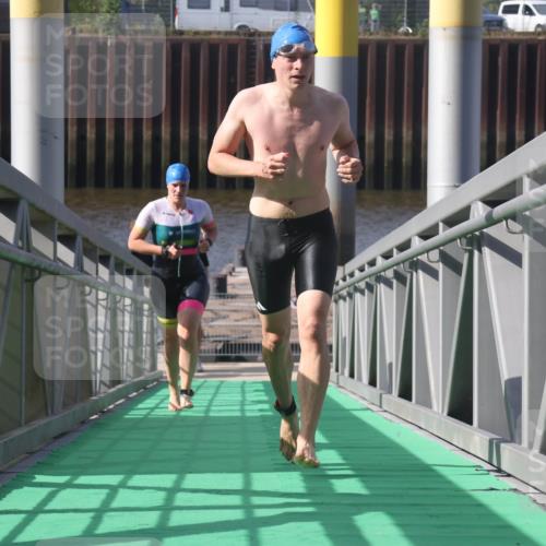 11.08.2024 - GEWOBA Citytriathlon Bremen Lena Gebhardt http://msf.ph/oto/6774254 11.08.2024 10:10:22 Schwimmen 22, 29, 50, 116 meine-sportfotos.de