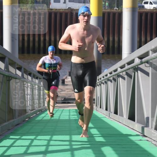 11.08.2024 - GEWOBA Citytriathlon Bremen Lena Gebhardt http://msf.ph/oto/6774257 11.08.2024 10:10:22 Schwimmen 22, 29, 50, 116 meine-sportfotos.de