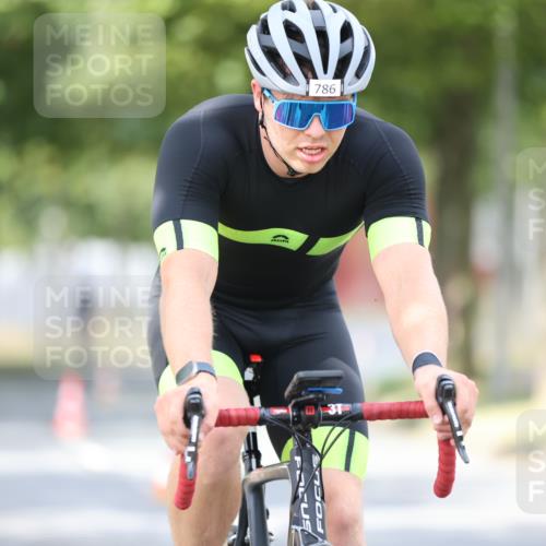 11.08.2024 - GEWOBA Citytriathlon Bremen H.Heesch http://msf.ph/oto/6774259 11.08.2024 11:41:39 Radfahren 758, 786, 835, 859, 902, 965, 1020 meine-sportfotos.de