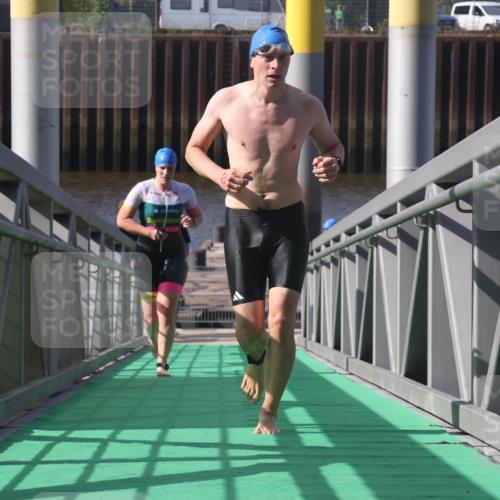 11.08.2024 - GEWOBA Citytriathlon Bremen Lena Gebhardt http://msf.ph/oto/6774261 11.08.2024 10:10:22 Schwimmen 22, 29, 50, 116 meine-sportfotos.de