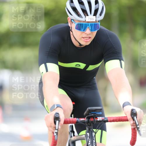 11.08.2024 - GEWOBA Citytriathlon Bremen H.Heesch http://msf.ph/oto/6774267 11.08.2024 11:41:40 Radfahren 758, 786, 835, 859, 902, 965, 1020 meine-sportfotos.de