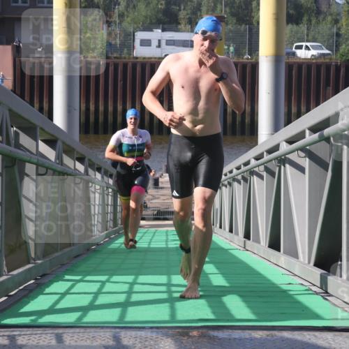 11.08.2024 - GEWOBA Citytriathlon Bremen Lena Gebhardt http://msf.ph/oto/6774271 11.08.2024 10:10:23 Schwimmen 22, 29, 50, 116 meine-sportfotos.de