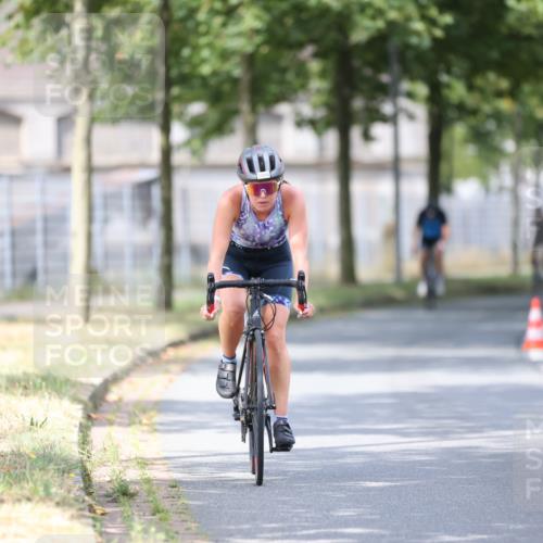 11.08.2024 - GEWOBA Citytriathlon Bremen H.Heesch http://msf.ph/oto/6774274 11.08.2024 11:41:41 Radfahren 758, 786, 835, 859, 902, 965, 1020 meine-sportfotos.de