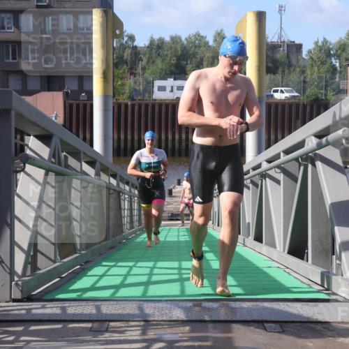 11.08.2024 - GEWOBA Citytriathlon Bremen Lena Gebhardt http://msf.ph/oto/6774281 11.08.2024 10:10:23 Schwimmen 22, 29, 50, 116 meine-sportfotos.de