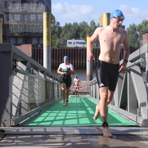 11.08.2024 - GEWOBA Citytriathlon Bremen Lena Gebhardt http://msf.ph/oto/6774294 11.08.2024 10:10:24 Schwimmen 22, 29, 50, 116 meine-sportfotos.de