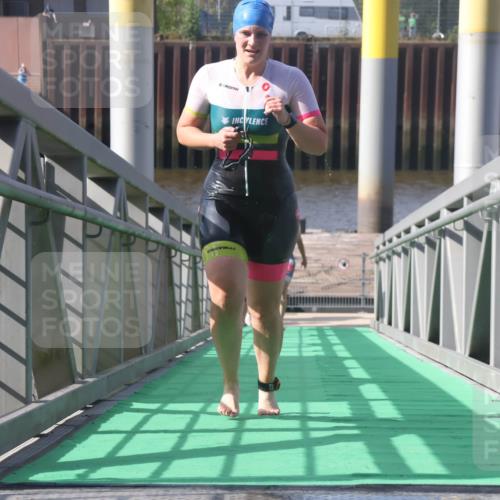 11.08.2024 - GEWOBA Citytriathlon Bremen Lena Gebhardt http://msf.ph/oto/6774303 11.08.2024 10:10:25 Schwimmen 22, 29, 51, 116 meine-sportfotos.de