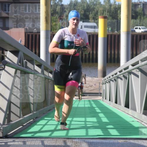 11.08.2024 - GEWOBA Citytriathlon Bremen Lena Gebhardt http://msf.ph/oto/6774308 11.08.2024 10:10:26 Schwimmen 22, 29, 51, 116 meine-sportfotos.de