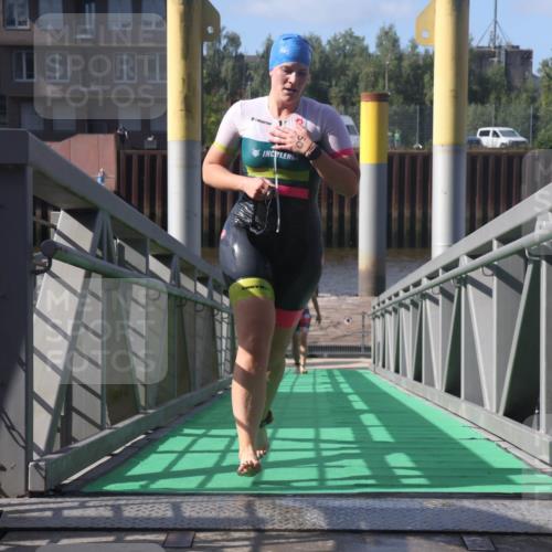 11.08.2024 - GEWOBA Citytriathlon Bremen Lena Gebhardt http://msf.ph/oto/6774311 11.08.2024 10:10:26 Schwimmen 22, 29, 51, 116 meine-sportfotos.de