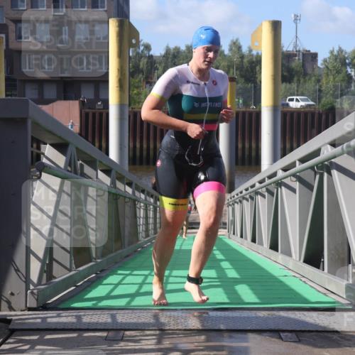 11.08.2024 - GEWOBA Citytriathlon Bremen Lena Gebhardt http://msf.ph/oto/6774315 11.08.2024 10:10:26 Schwimmen 22, 29, 51, 116 meine-sportfotos.de