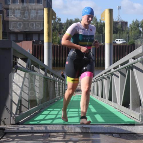11.08.2024 - GEWOBA Citytriathlon Bremen Lena Gebhardt http://msf.ph/oto/6774316 11.08.2024 10:10:26 Schwimmen 22, 29, 51, 116 meine-sportfotos.de