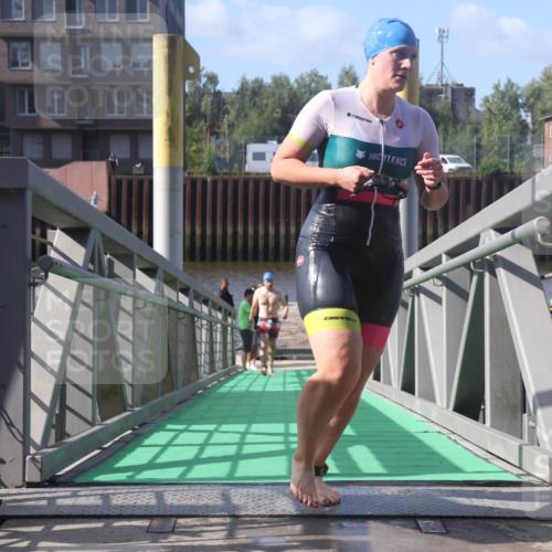 11.08.2024 - GEWOBA Citytriathlon Bremen Lena Gebhardt http://msf.ph/oto/6774320 11.08.2024 10:10:27 Schwimmen 22, 29, 51, 116 meine-sportfotos.de