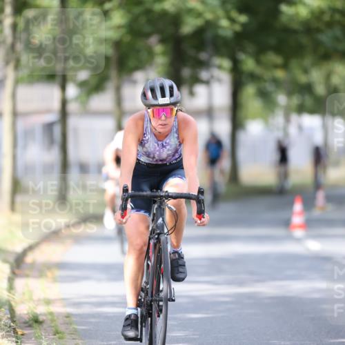 11.08.2024 - GEWOBA Citytriathlon Bremen H.Heesch http://msf.ph/oto/6774325 11.08.2024 11:41:42 Radfahren 758, 786, 835, 859, 965, 1020 meine-sportfotos.de
