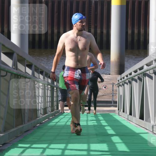 11.08.2024 - GEWOBA Citytriathlon Bremen Lena Gebhardt http://msf.ph/oto/6774327 11.08.2024 10:10:34 Schwimmen 22, 29, 30, 47, 51, 116 meine-sportfotos.de