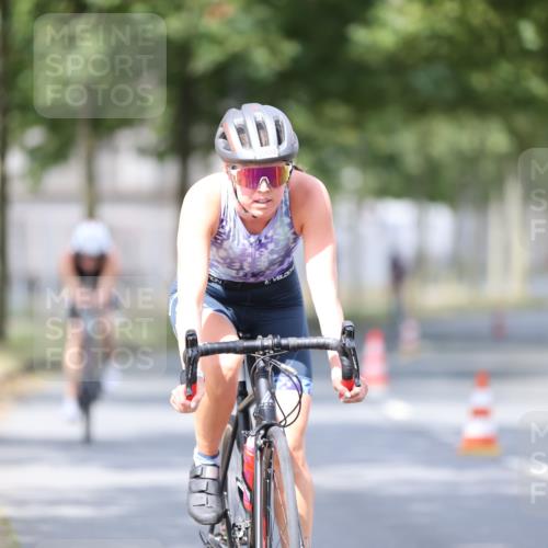 11.08.2024 - GEWOBA Citytriathlon Bremen H.Heesch http://msf.ph/oto/6774333 11.08.2024 11:41:42 Radfahren 758, 786, 835, 859, 965, 1020 meine-sportfotos.de