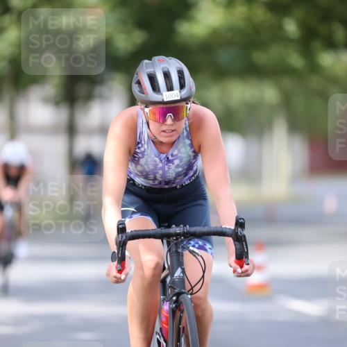 11.08.2024 - GEWOBA Citytriathlon Bremen H.Heesch http://msf.ph/oto/6774351 11.08.2024 11:41:42 Radfahren 758, 786, 835, 859, 965, 1020 meine-sportfotos.de