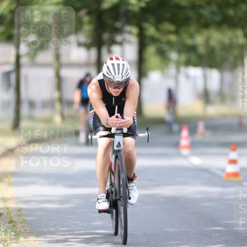 11.08.2024 - GEWOBA Citytriathlon Bremen H.Heesch http://msf.ph/oto/6774377 11.08.2024 11:41:44 Radfahren 758, 786, 835, 859, 965, 1020 meine-sportfotos.de