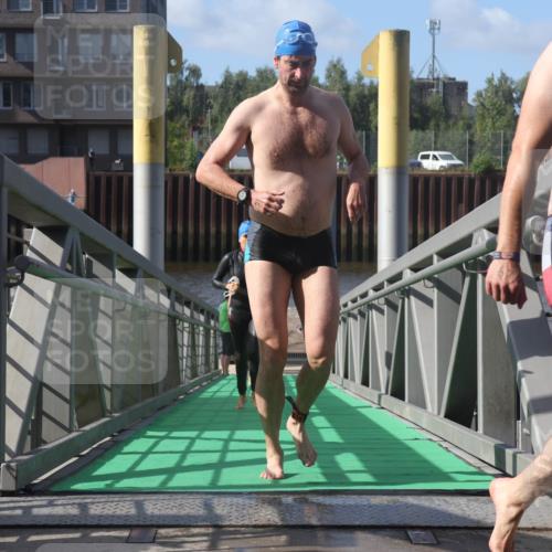 11.08.2024 - GEWOBA Citytriathlon Bremen Lena Gebhardt http://msf.ph/oto/6774385 11.08.2024 10:10:39 Schwimmen 6, 30, 47, 51, 116 meine-sportfotos.de