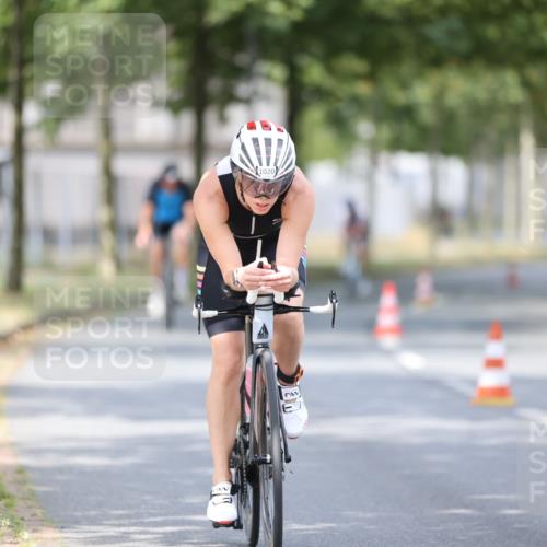 11.08.2024 - GEWOBA Citytriathlon Bremen H.Heesch http://msf.ph/oto/6774387 11.08.2024 11:41:44 Radfahren 758, 786, 835, 859, 965, 1020 meine-sportfotos.de