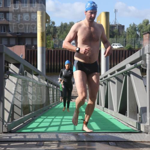 11.08.2024 - GEWOBA Citytriathlon Bremen Lena Gebhardt http://msf.ph/oto/6774388 11.08.2024 10:10:39 Schwimmen 6, 30, 47, 51, 116 meine-sportfotos.de