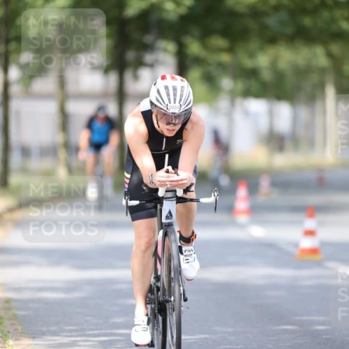 11.08.2024 - GEWOBA Citytriathlon Bremen H.Heesch http://msf.ph/oto/6774392 11.08.2024 11:41:44 Radfahren 758, 786, 835, 859, 965, 1020 meine-sportfotos.de