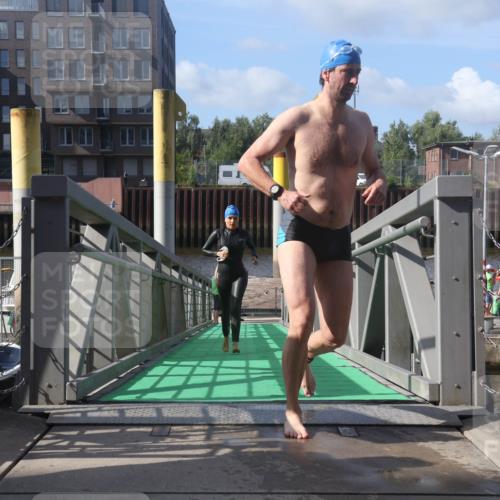 11.08.2024 - GEWOBA Citytriathlon Bremen Lena Gebhardt http://msf.ph/oto/6774394 11.08.2024 10:10:40 Schwimmen 6, 30, 47, 51, 116 meine-sportfotos.de