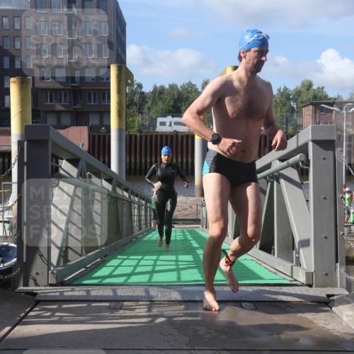 11.08.2024 - GEWOBA Citytriathlon Bremen Lena Gebhardt http://msf.ph/oto/6774396 11.08.2024 10:10:40 Schwimmen 6, 30, 47, 51, 116 meine-sportfotos.de