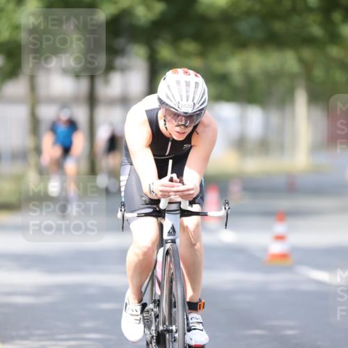 11.08.2024 - GEWOBA Citytriathlon Bremen H.Heesch http://msf.ph/oto/6774409 11.08.2024 11:41:44 Radfahren 758, 786, 835, 859, 965, 1020 meine-sportfotos.de