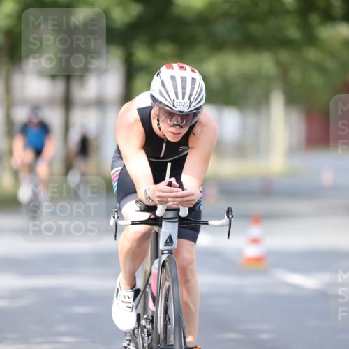 11.08.2024 - GEWOBA Citytriathlon Bremen H.Heesch http://msf.ph/oto/6774417 11.08.2024 11:41:44 Radfahren 758, 786, 835, 859, 965, 1020 meine-sportfotos.de