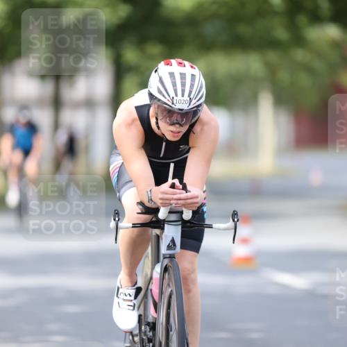 11.08.2024 - GEWOBA Citytriathlon Bremen H.Heesch http://msf.ph/oto/6774421 11.08.2024 11:41:44 Radfahren 758, 786, 835, 859, 965, 1020 meine-sportfotos.de