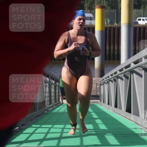 11.08.2024 - GEWOBA Citytriathlon Bremen Lena Gebhardt http://msf.ph/oto/6774434 11.08.2024 10:10:44 Schwimmen 6, 30, 47, 51 meine-sportfotos.de