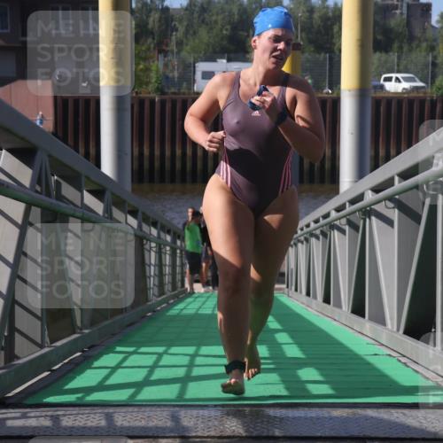 11.08.2024 - GEWOBA Citytriathlon Bremen Lena Gebhardt http://msf.ph/oto/6774443 11.08.2024 10:10:44 Schwimmen 6, 30, 47, 51 meine-sportfotos.de